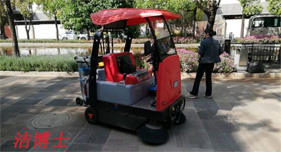 潔博士電動(dòng)清掃車(chē)