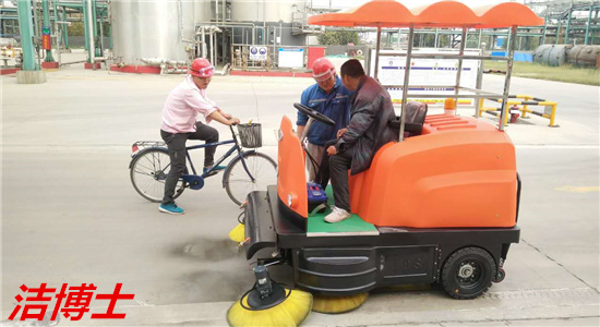 電動(dòng)清掃車(chē)