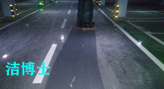 潔博士駕駛電動(dòng)洗地機