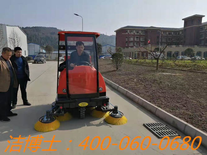 潔博士掃地車(chē)客戶(hù)案例——四川育世物業(yè)有限公司