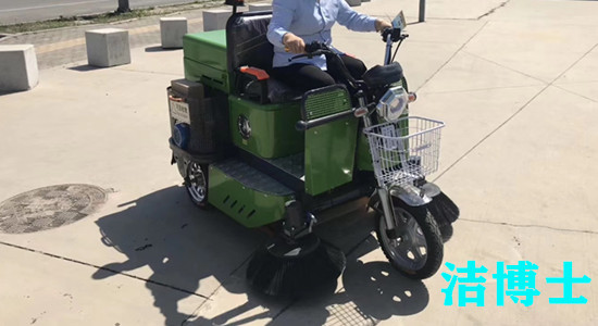 三輪把式掃地車(chē)